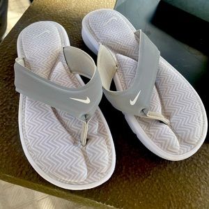 Nike thong sandals | mint condition!